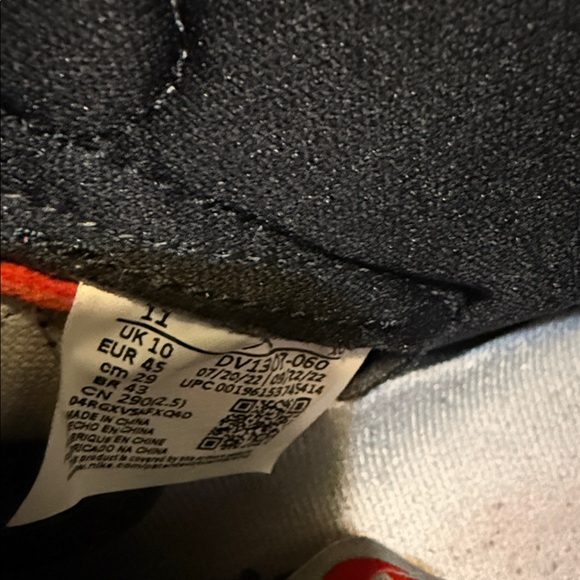 Jordan Sneakers Black Gray Red - Picture 8 of 9